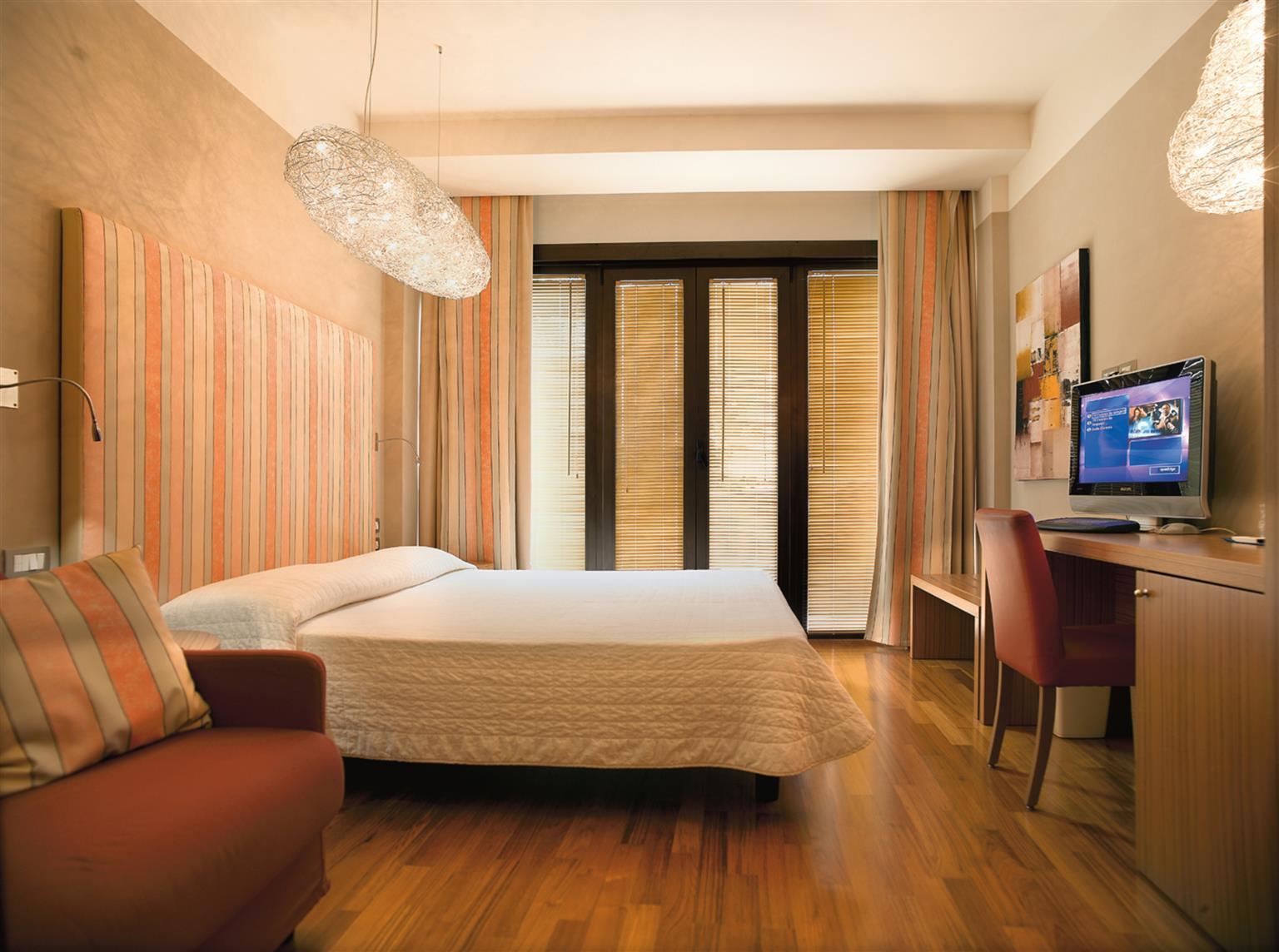 Western Continental Hotel 4*